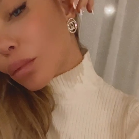 CLIP ON CIRCULAR COSTUME EARRINGS - Picture 4 of 4